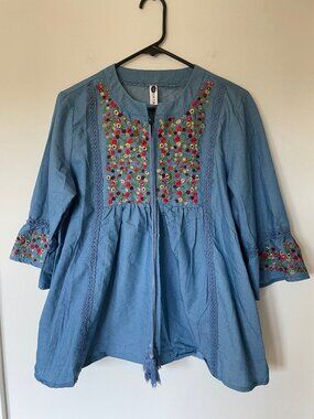 Bomi Domi Embroidered Peasant Top Blue Chambray Size Medium